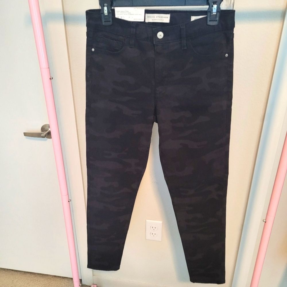 NWT Sanctuary Black Camouflage Skinny Jeans Ankle Length Size 4 Utility Gorpcore